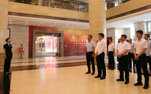 省医保局组织参观“人民至上 实干担当——专题档案文献展”